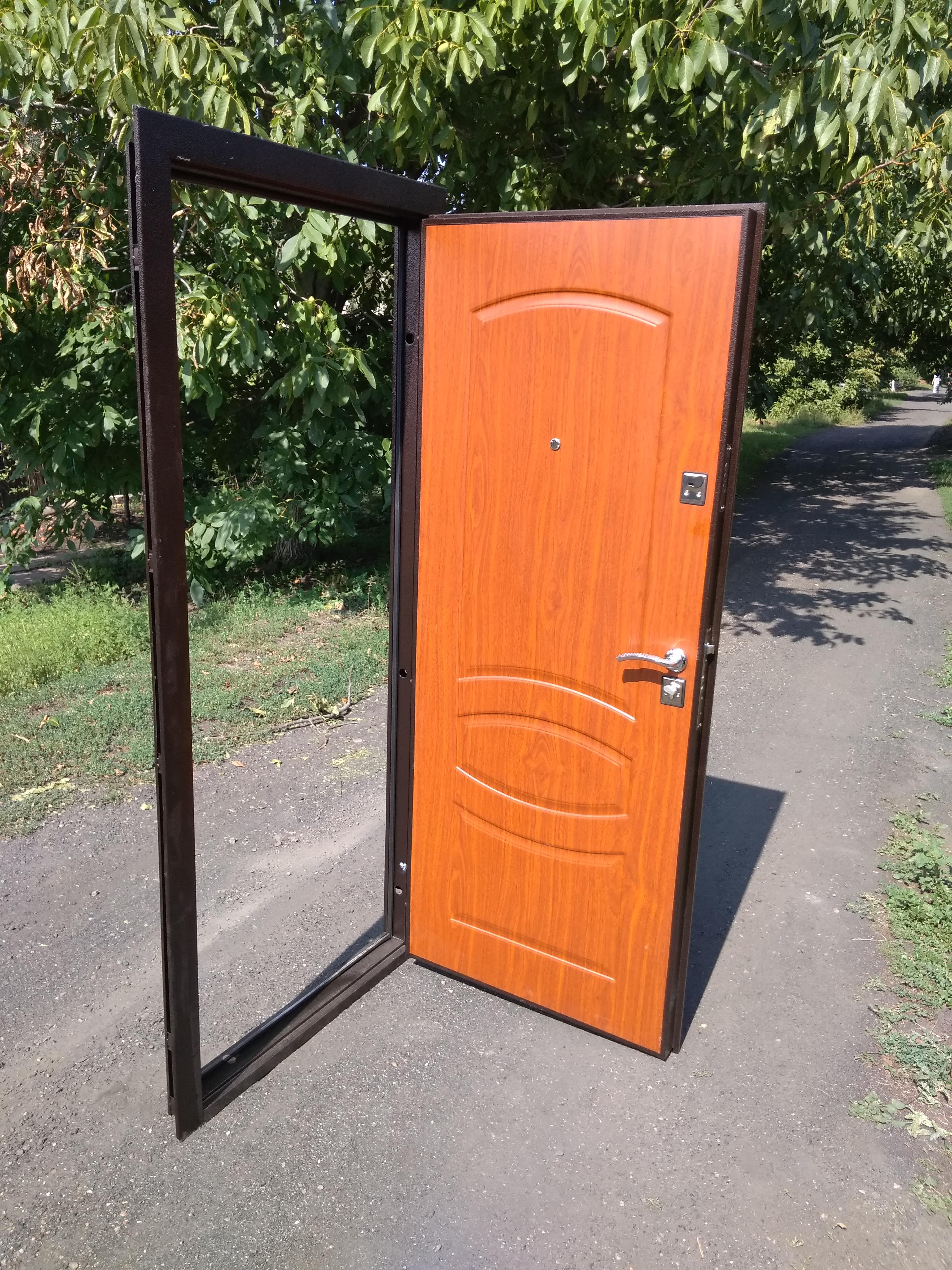 Купить входную дверь стройгост в ДНР.