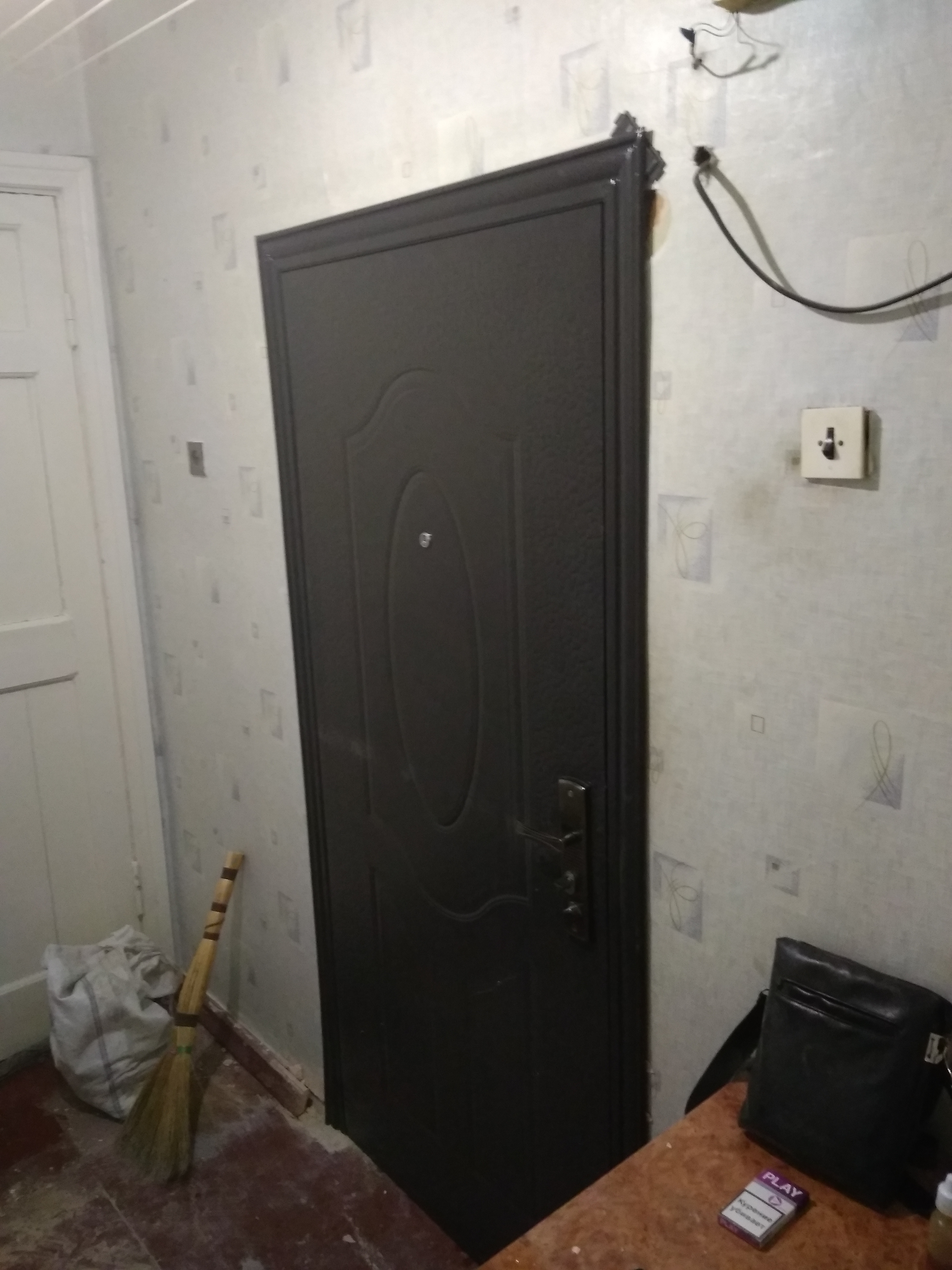 Закрытая дверь