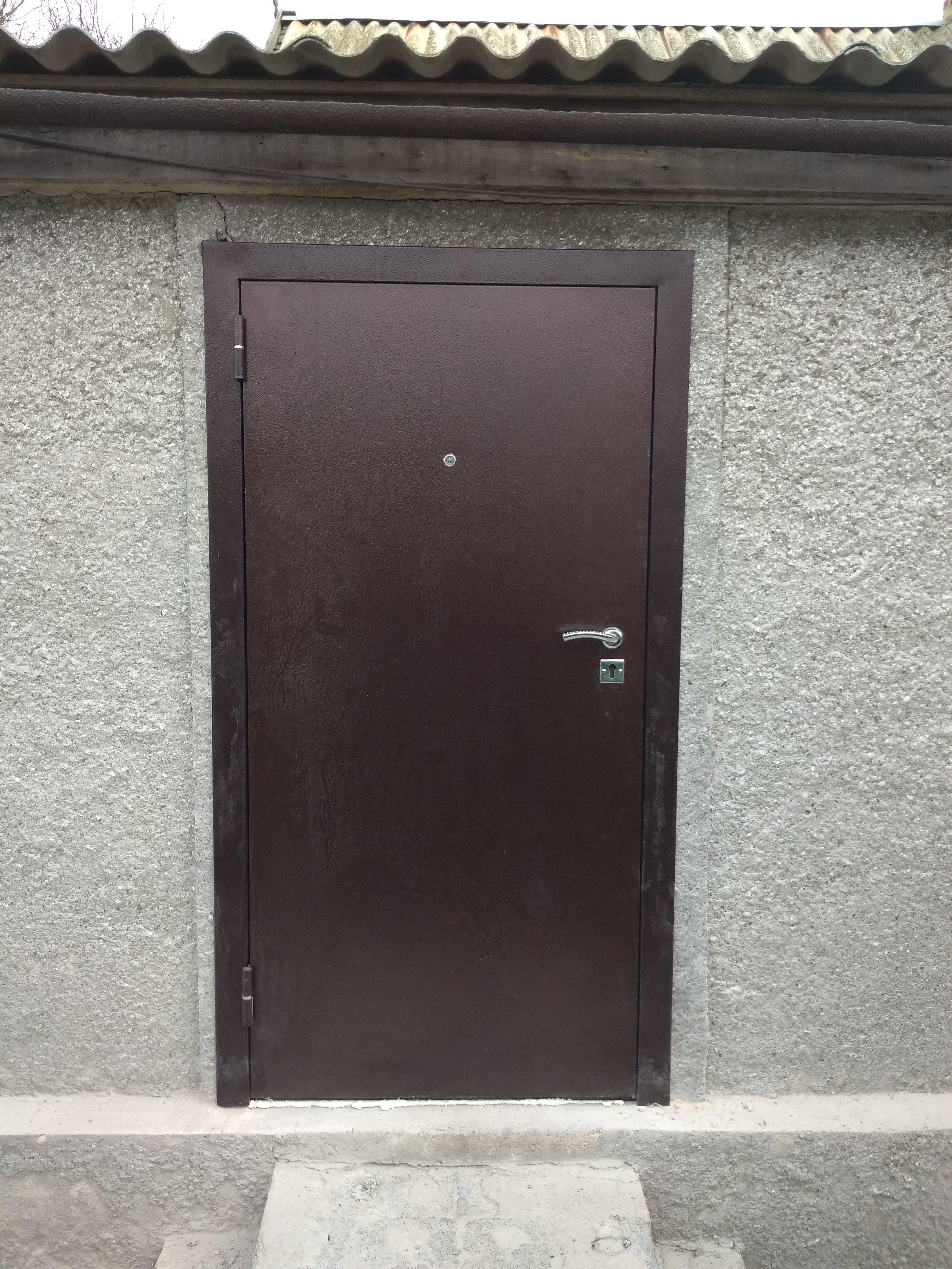 Закрытая дверь