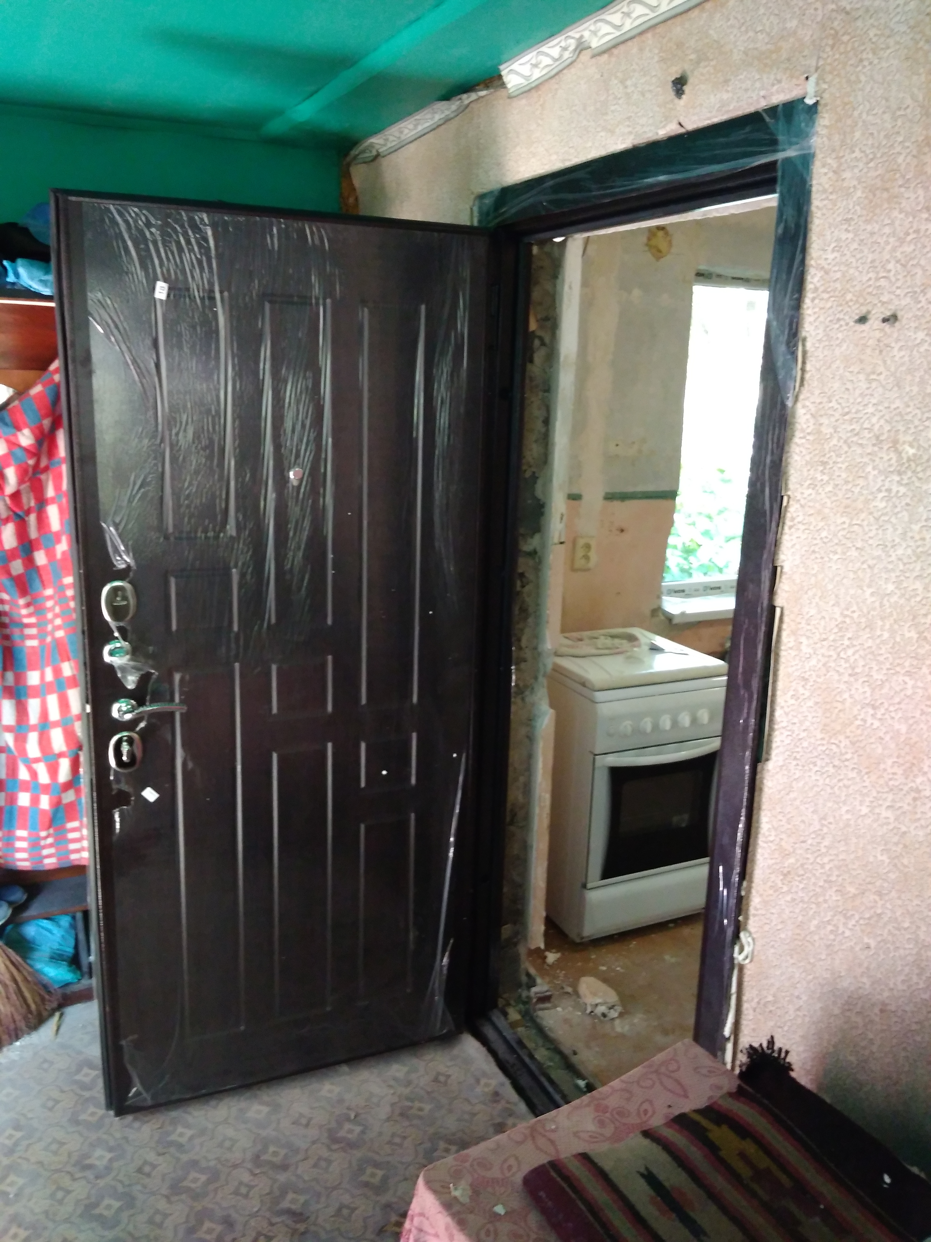 Открытая дверь