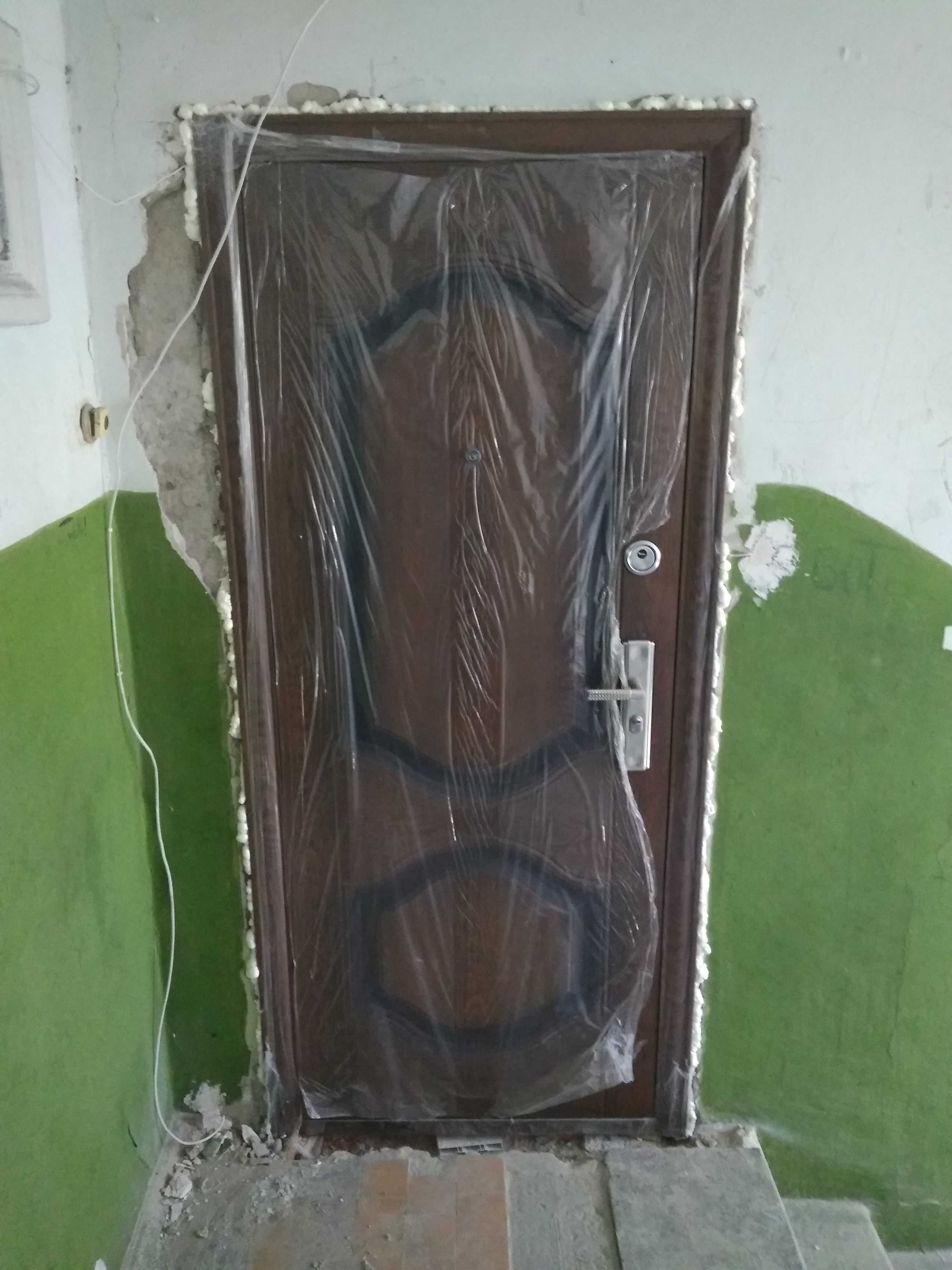 Уличная сторона двери