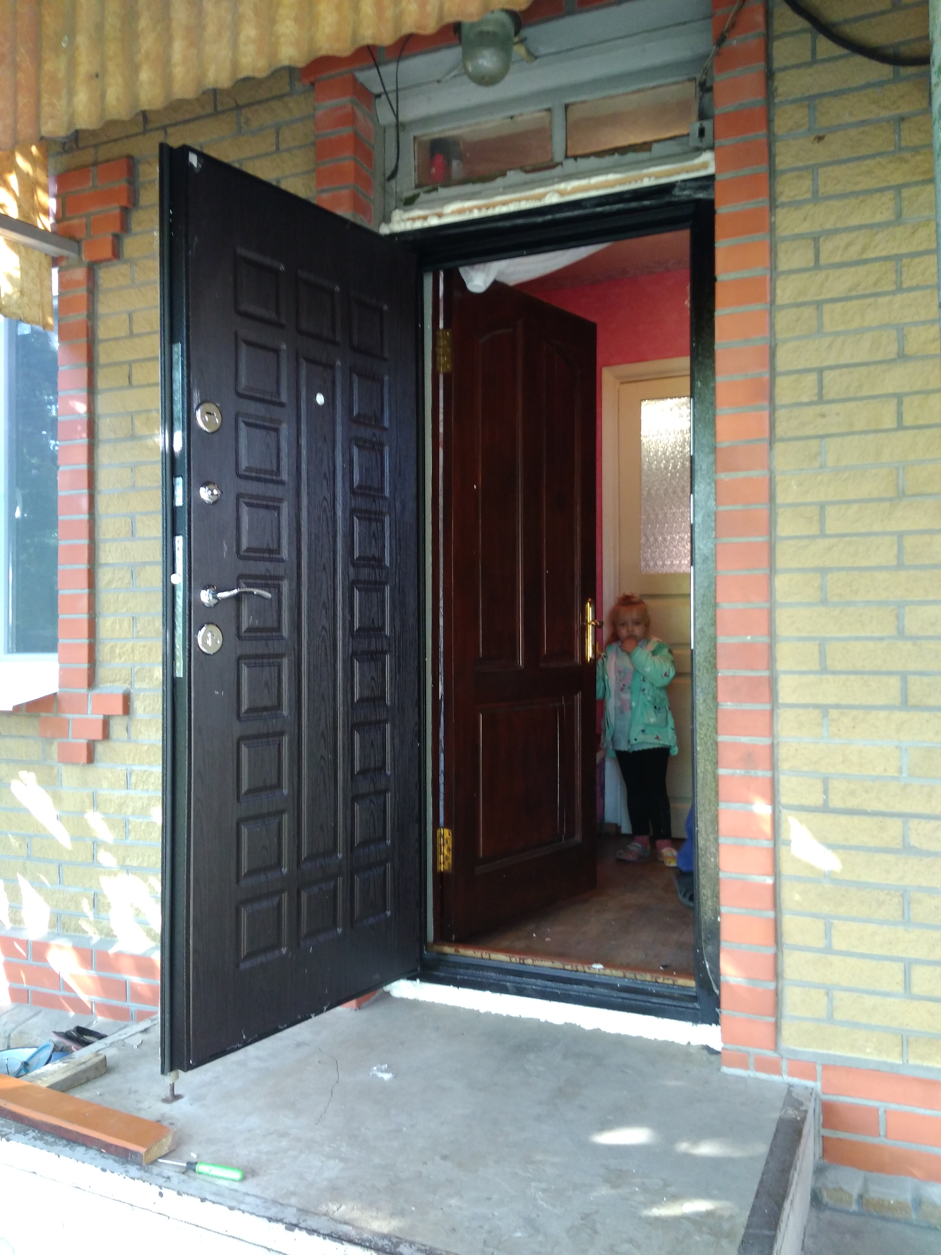 Открытая дверь